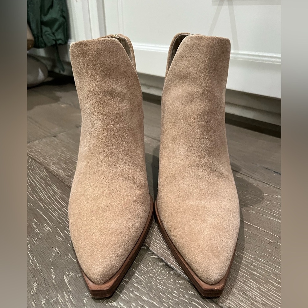 Vince Camuto Bibestie tan suede leather heeled booties boots size 9.5 - Picture 7 of 11